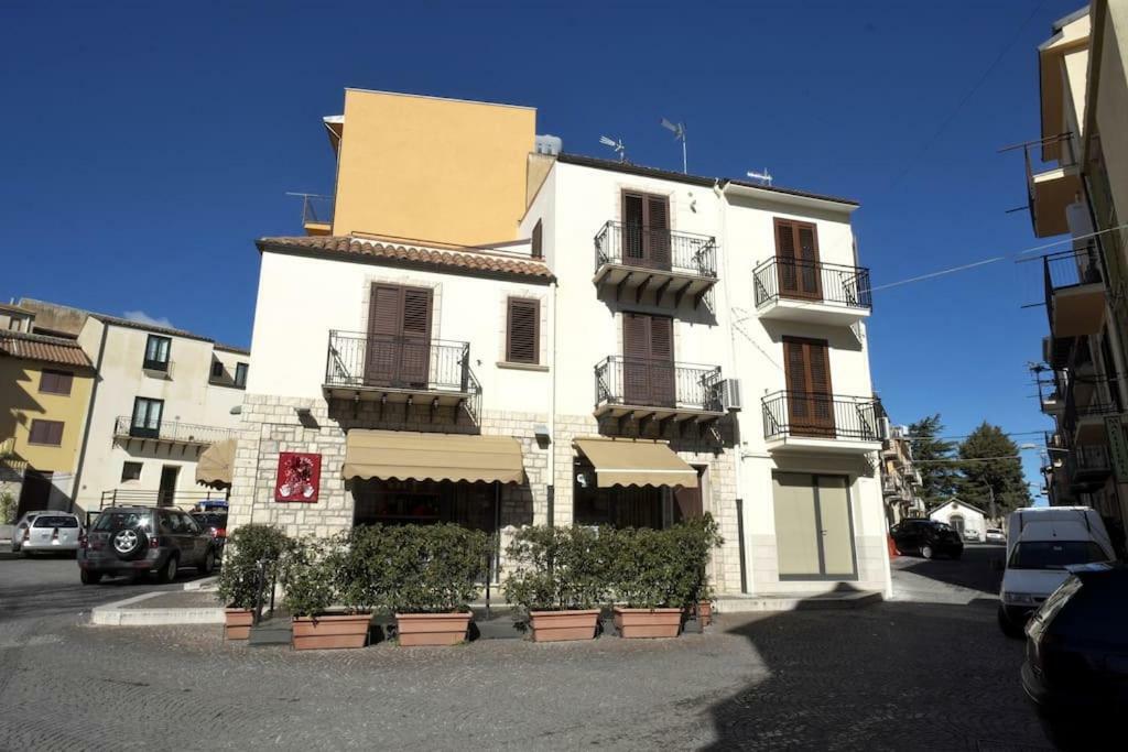 La Tana Del Lupo Hotel San Giovanni Gemini Exterior photo